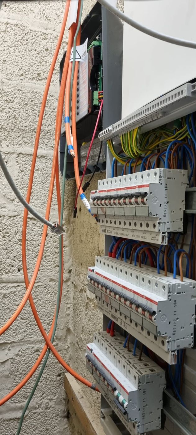 Raccordement du tableau en cours — chantier SelbElec